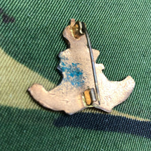 Lade das Bild in den Galerie-Viewer, Original WW2 British Army Regimental Sweetheart Brooch Badge - Royal Artillery - The Militaria Shop