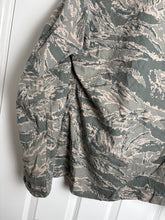 Charger l'image dans la galerie, Surplus US Air Force UCP Uniform Jacket 36R - The Militaria Shop