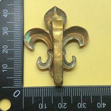 Load image into Gallery viewer, Original WW1 British Army Manchester Regiment Fleur du Lis Cap Badge - The Militaria Shop