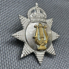 Load image into Gallery viewer, Original WW1 British Army Cap Badge - Bandsman / Musicians (Bandmaster) - The Militaria Shop