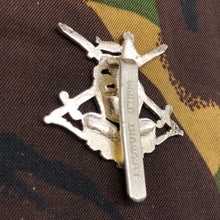 Charger l'image dans la galerie, Genuine British Army Staybrite Cap Badge - Junior Leaders Regiment - The Militaria Shop