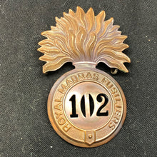 Charger l'image dans la galerie, British Army Brass Cap Badge - 102nd Regiment of Foot - The Militaria Shop
