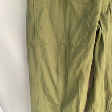 Lade das Bild in den Galerie-Viewer, Genuine British Army OD Green Lightweight Trousers - Size 26" Waist - The Militaria Shop