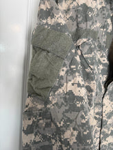 Charger l'image dans la galerie, Surplus US Army ACU Combat Uniform Jacket-Medium-Long - The Militaria Shop