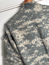 Load image into Gallery viewer, Surplus US Army ACU Combat Uniform Jacket Broken Zip-Medium XShort - The Militaria Shop