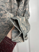 Lade das Bild in den Galerie-Viewer, Surplus US Air Force UCP Uniform Jacket 40 chest - The Militaria Shop