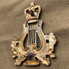Load image into Gallery viewer, Genuine British Army Cap Badge - Musicians - The Militaria Shop