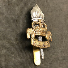 Charger l'image dans la galerie, Original British Army Cap/Beret Badge - Royal Army Education Corps - The Militaria Shop