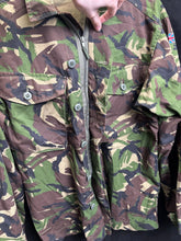 Charger l'image dans la galerie, Surplus British Army DPM Camouflaged Jacket Combat Lightweight - Size 180/96 - The Militaria Shop