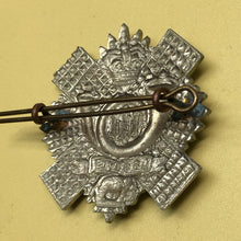 Lade das Bild in den Galerie-Viewer, Original British Army Cap Badge - Highland Light Infantry - The Militaria Shop