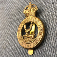 Load image into Gallery viewer, Original WW2 British Army Cap Badge - Hertfordshire Regiment - The Militaria Shop
