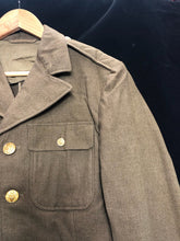 Lade das Bild in den Galerie-Viewer, Original WW2 US Army Class A Dress Jacket - Private Ryan Prop - 38" Regular - The Militaria Shop