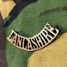 Charger l'image dans la galerie, Genuine British Army WW1 Brass Shoulder Title - Lancashire Regiment - The Militaria Shop