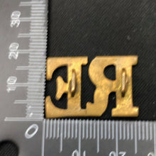 Load image into Gallery viewer, Original WW1 British Army Brass Shoulder Title - Royal Engineers RE - The Militaria Shop