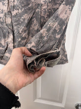 Charger l'image dans la galerie, Surplus US Army ACU Combat Uniform Jacket -Size Large-Short - The Militaria Shop