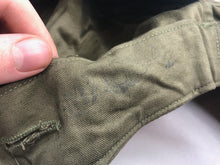 Lade das Bild in den Galerie-Viewer, Original WW2 US Army M-1943 Smock Hood - Size Medium - The Militaria Shop