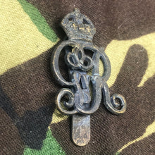 Charger l'image dans la galerie, Original WW1 British Army Norfolk Yeomanry George V Cap Badge - The Militaria Shop