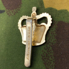 Charger l'image dans la galerie, Original British Staybrite Army Cap Badge Ministry of Defence Civilian Employee - The Militaria Shop