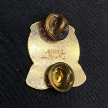 Load image into Gallery viewer, Vintage Enamel Pin - US ARMY MEDICAL 98th GENERAL HOSPITAL Crest DUI Badge - The Militaria Shop