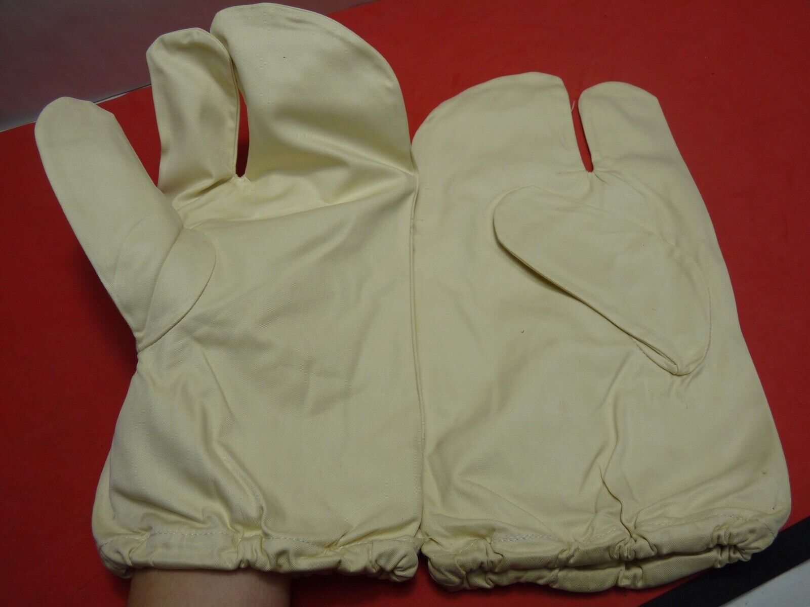 Original WW2 British Army Gunners Winter White Gloves - Dated 1941 - The Militaria Shop