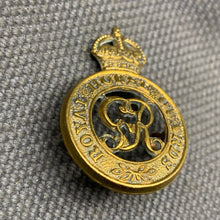 Load image into Gallery viewer, Original WW1 British Army Royal Horse Guards Cap Badge - The Militaria Shop