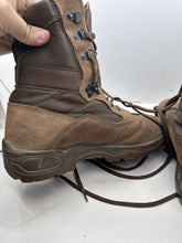 Lade das Bild in den Galerie-Viewer, British Army Surplus Brown Leather Combat Boots - YDS - Size UK 7 M - The Militaria Shop