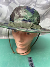 Load image into Gallery viewer, Genuine US Army Jungle Camouflage Boonie Sun Hat Hot Weather Type II - Size 8 - The Militaria Shop