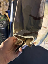 Charger l'image dans la galerie, Gulf War US Army DCU Camouflaged Combat Field Coat/Jacket - Large/Regular - The Militaria Shop