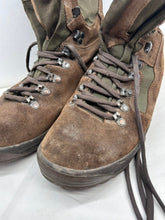 Lade das Bild in den Galerie-Viewer, British Army Surplus Brown Leather Combat Boots - Meindl - Size UK 9 M - The Militaria Shop
