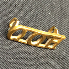 Load image into Gallery viewer, Original WW1/WW2 British Army Q.O.H Queen's Own Hussars Shoulder Title - The Militaria Shop