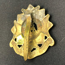 Load image into Gallery viewer, Original British Army WW1 / WW2 Bedfordshire & Hertfordshire Regiment Cap Badge - The Militaria Shop