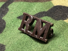 Lade das Bild in den Galerie-Viewer, Original WW2 British Royal Navy Brass Shoulder Title - RM Royal Marines - The Militaria Shop