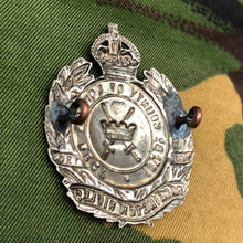 Charger l'image dans la galerie, Original WW1 British Army Cap Badge - 10th Btn London Regiment Paddington Rifles - The Militaria Shop