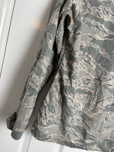 Charger l'image dans la galerie, Surplus US Air Force UCP Uniform Jacket 34 Regular - The Militaria Shop