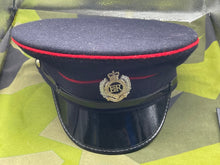 Lade das Bild in den Galerie-Viewer, Original British Army - Royal Engineers Peaked Cap - Size 58cm - The Militaria Shop