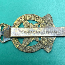 Charger l'image dans la galerie, Original Canadian Army Cap Badge - Royal Montreal Regiment - The Militaria Shop