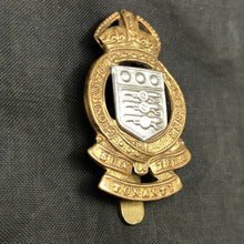 Lade das Bild in den Galerie-Viewer, Original British Army Cap/Beret Badge - Royal Army Ordnance Corps RAOC - The Militaria Shop