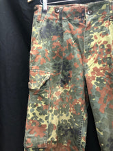 Charger l'image dans la galerie, Genuine German Army Issue G1 Flecktarn Camouflaged Combat Trousers - W:31" L:26" - The Militaria Shop
