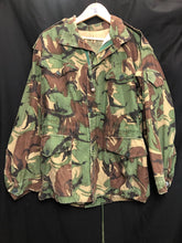 Charger l'image dans la galerie, Genuine British Army 68 Pattern DPM Camouflaged Combat Smock - 39" Chest Size 2 - The Militaria Shop