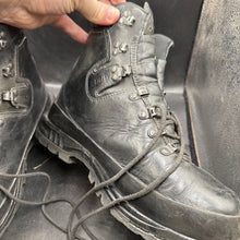 Charger l'image dans la galerie, German Army Black Leather Army Heavy Duty Combat Boots Meindl Size EU 43 UK 9 - The Militaria Shop