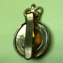 Lade das Bild in den Galerie-Viewer, Original British Army Cap Badge - 7th Queen's Own Hussars - The Militaria Shop