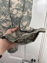 Charger l'image dans la galerie, Surplus US Army ACU Combat Uniform Jacket-Medium Regular - The Militaria Shop