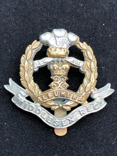 Load image into Gallery viewer, Original WW2 British Army Middlesex Regiment Cap Badge - The Militaria Shop