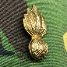 Charger l'image dans la galerie, Original WW1 British Army Collar Badge - South African Artillery - The Militaria Shop