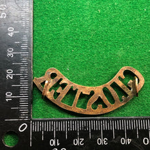 Load image into Gallery viewer, Original WW1 British Army Brass Shoulder Title - Gloster - The Militaria Shop