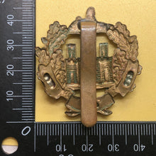 Load image into Gallery viewer, Original WW1/WW2 British Army The Essex Regiment Cap Badge - The Militaria Shop