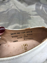 Load image into Gallery viewer, Genuine British Army Women's White Summer Shoes - WW2 Pattern - Size UK 4.5 S - The Militaria Shop