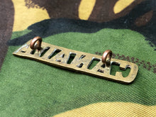 Charger l'image dans la galerie, Genuine Canadian Army WW1 Brass Shoulder Title - CANADA - The Militaria Shop