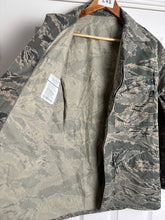 Charger l'image dans la galerie, Surplus US Air Force UCP Uniform Jacket 42 Chest - The Militaria Shop