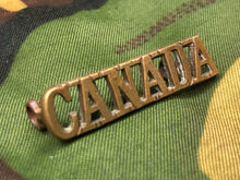 Load image into Gallery viewer, Genuine Canadian Army WW1 Brass Shoulder Title - CANADA - The Militaria Shop